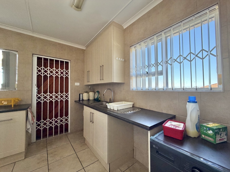 3 Bedroom Property for Sale in Wavecrest Eastern Cape